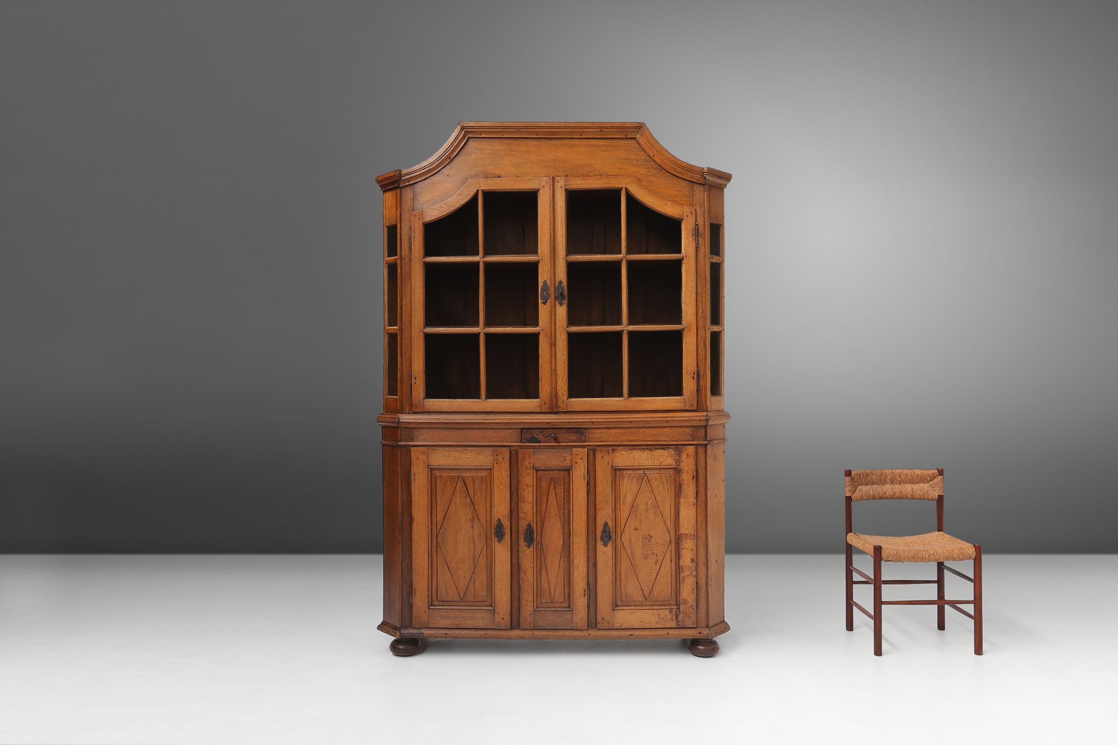 Early 18th Century Vitrine Cabinet in oak with original glass windows, Germany