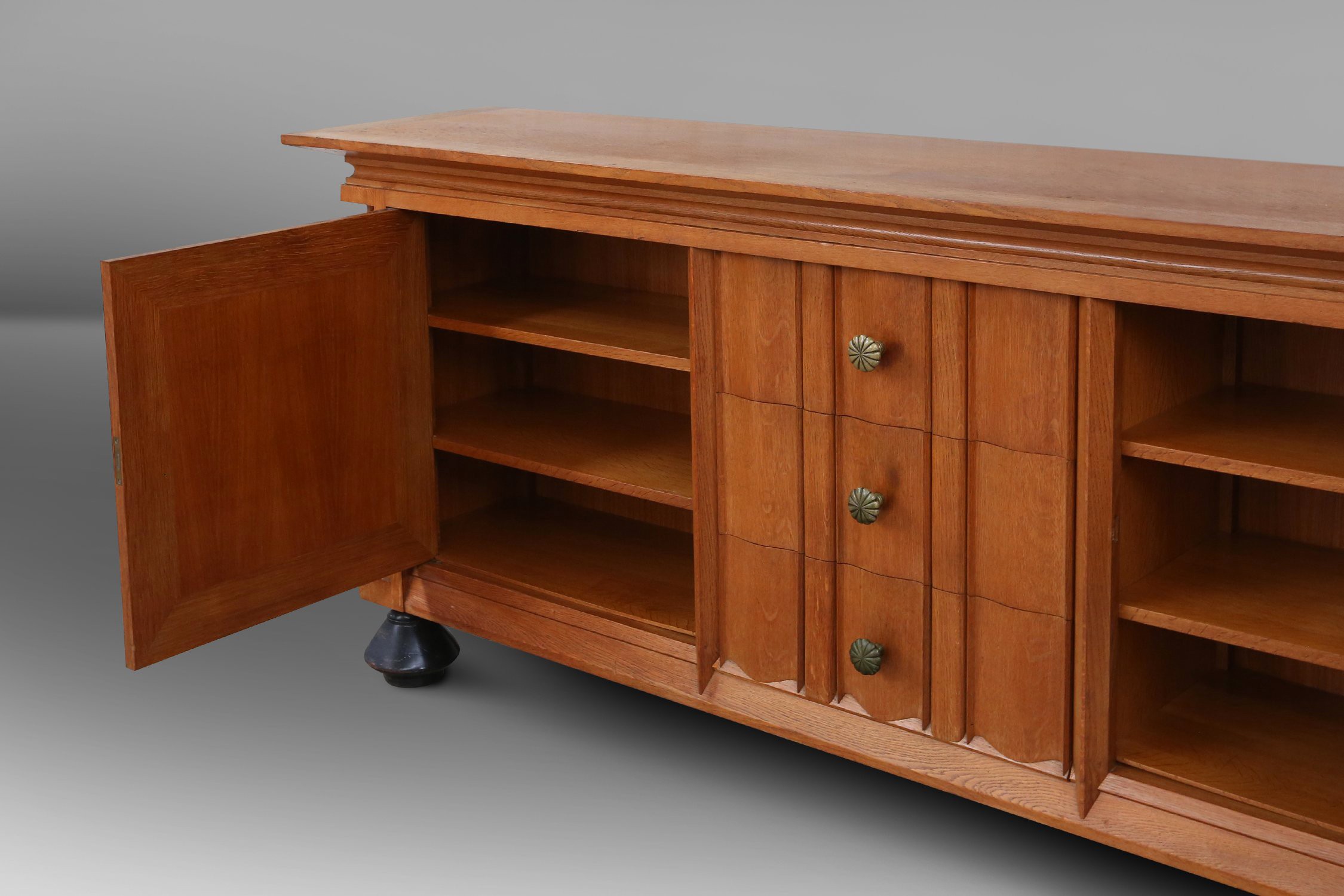 Art Deco brutalist Belgian sideboard in solid Oak and Brass detailsthumbnail